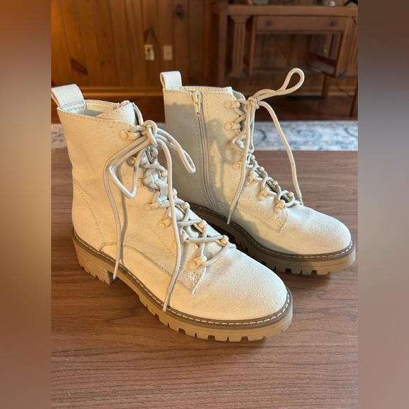 Combat style boots, cream color, women’s size 6-1/2, lace up, Universal Thread - Picture 5 of 6